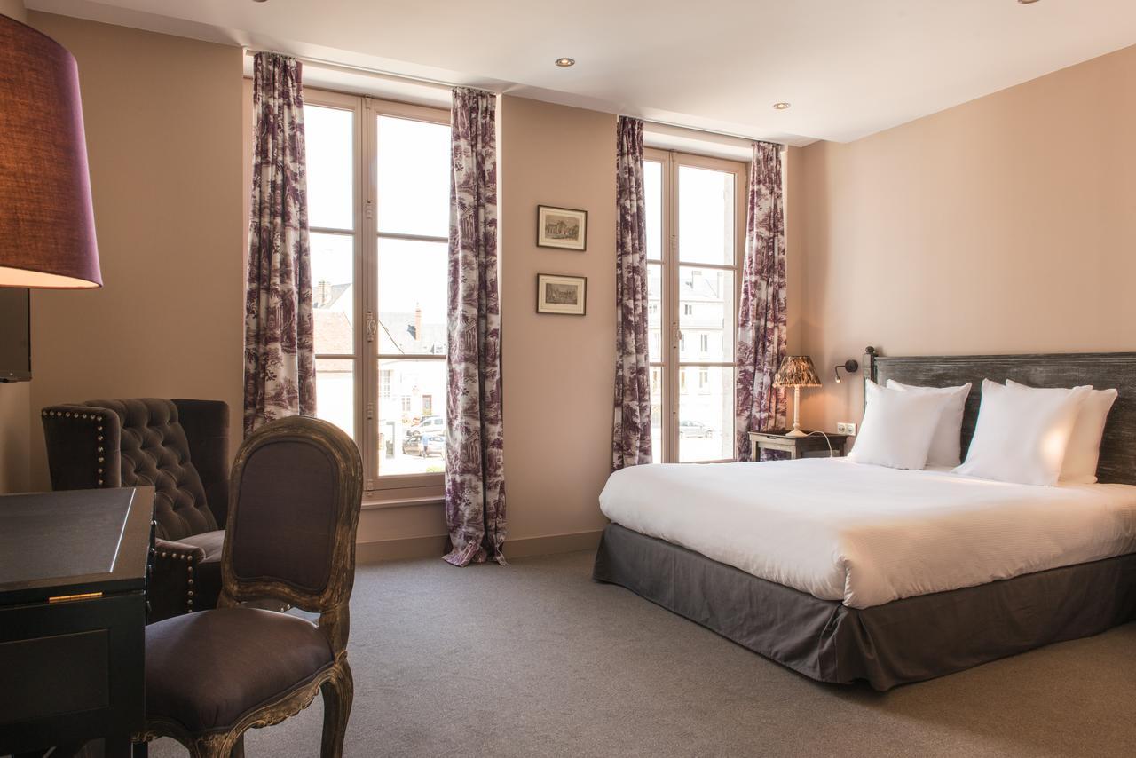 Hotel L'écu de Bretagne Beaugency Esterno foto