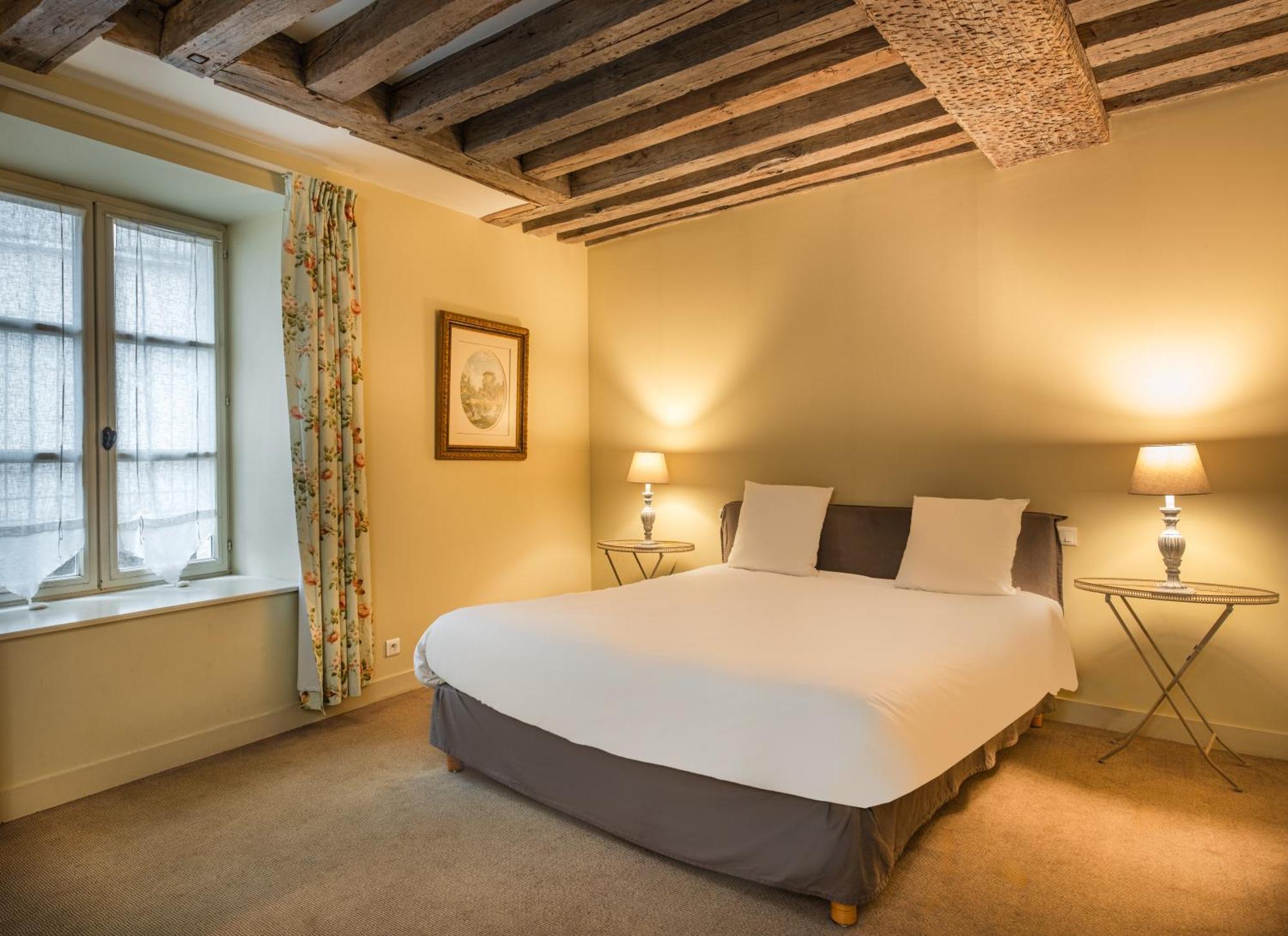 Hotel L'écu de Bretagne Beaugency Esterno foto