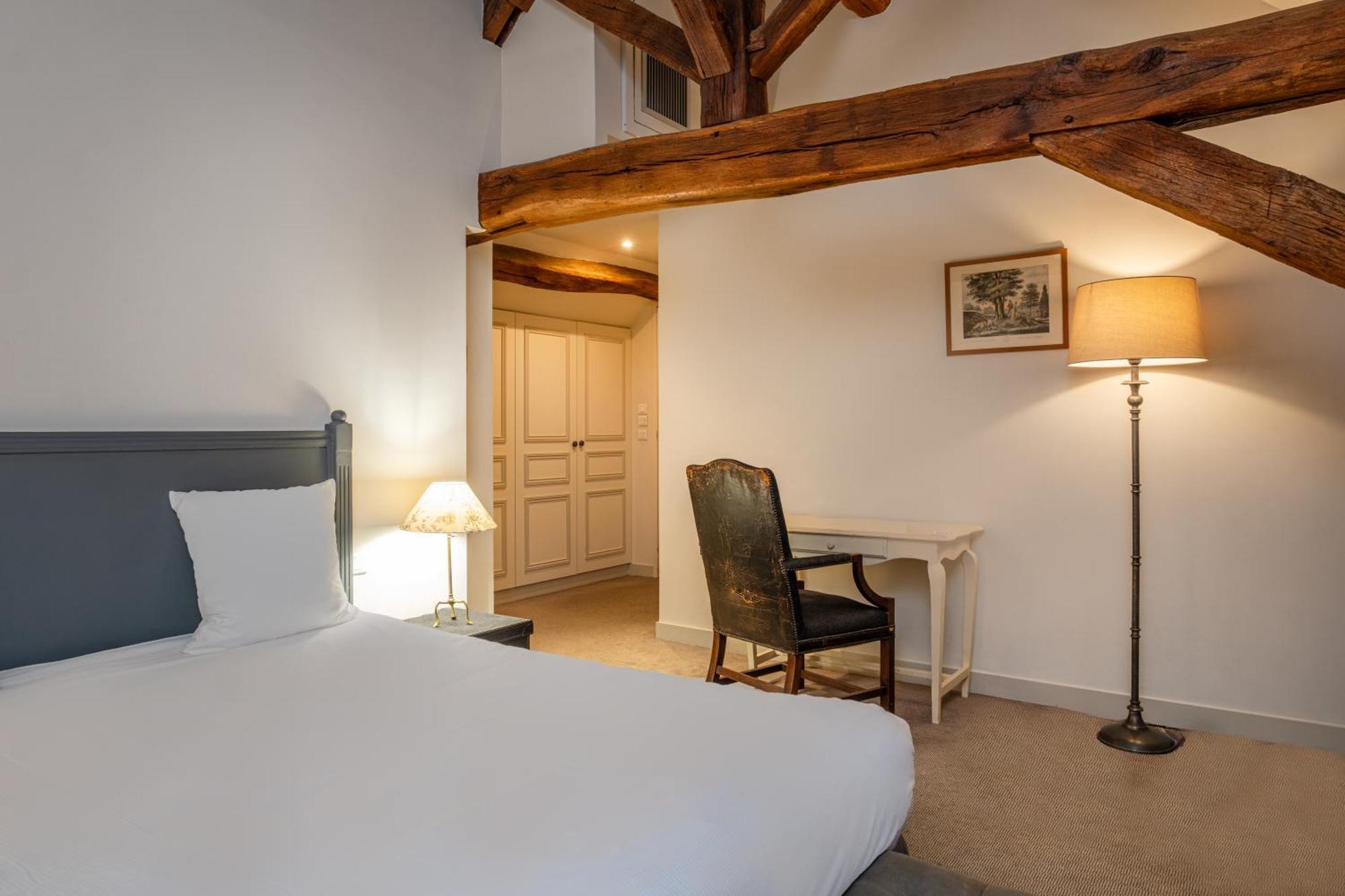 Hotel L'écu de Bretagne Beaugency Esterno foto
