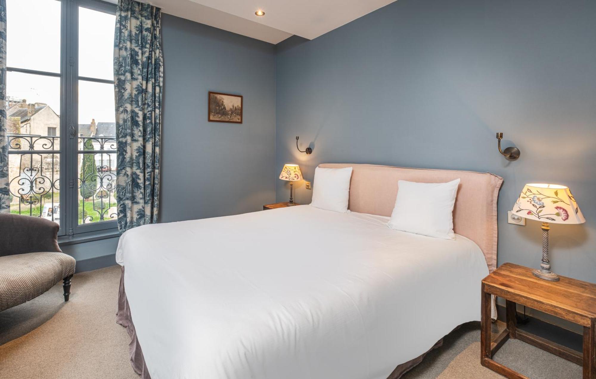 Hotel L'écu de Bretagne Beaugency Esterno foto