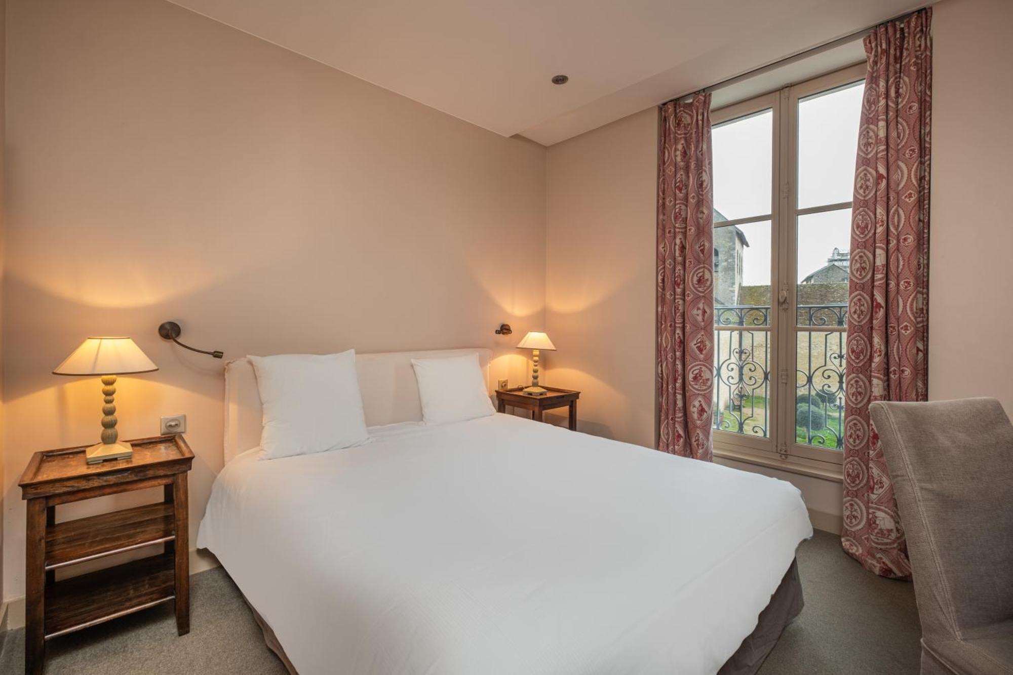 Hotel L'écu de Bretagne Beaugency Esterno foto